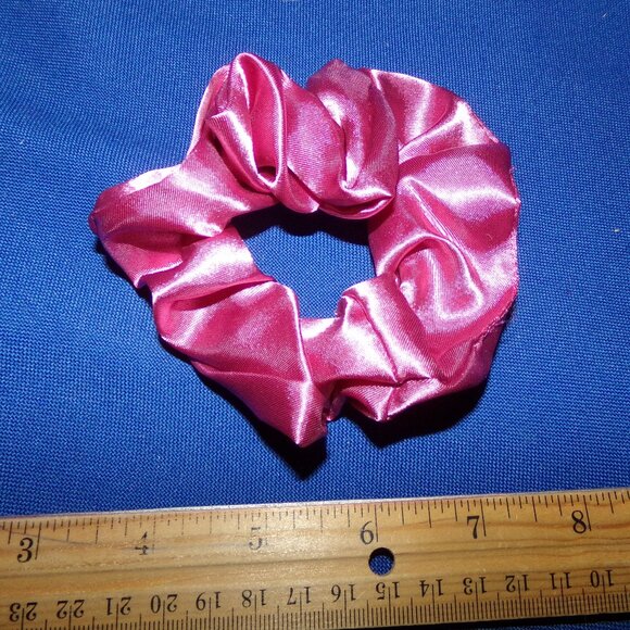 Pink Stretchy Hair Tie Scrunchie - Satiny Material - Unused - Picture 3 of 3